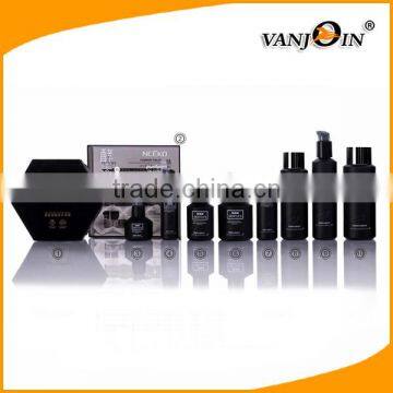 Black Man Use Foaming Pump Cosmetic Bottle