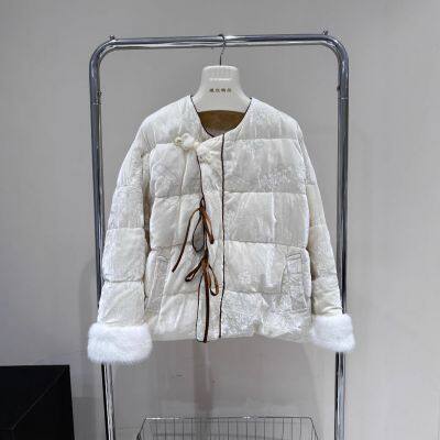 Chinesischer Kurz-Downjacket für Frauen, wei?es G?nsedown, modischer und jugendlicher Stil für Frauen