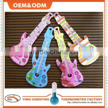 household plastic indoor thermometer with violin design and colorful cheap price and read directly temperature with kerosene