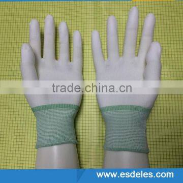 antistatic gloves in cleanroom