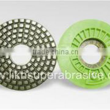 Wet polishing pads with snail lock