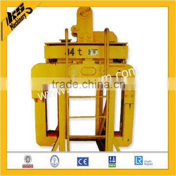 Telescopic steel coil lifter with simple mechanical protection system