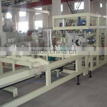 Plastic pipe expanding machine