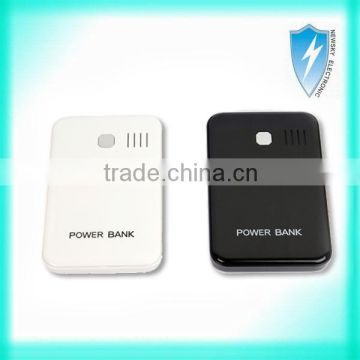 2013 hot best factory wholesale 5600mah portable charger aa power bank