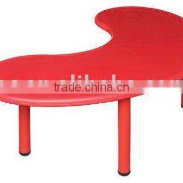 PLASTIC BLOW MOULD KID'S TABLE IN MOON SHAPE