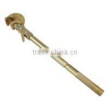 Tie rod wrench tool for trucks