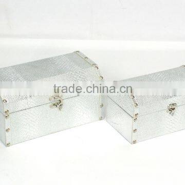 Silver crocodile leather jewelry box has a rectangular buttons