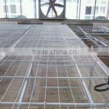 Mesh fabric seedbed benches applied to greenhouse