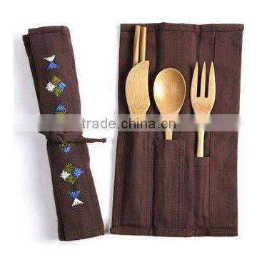 2017 Promotional bamboo flatware set with cloth bag