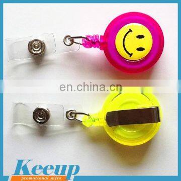 Give-aways customized logo Cheap smile face retractable pull reel badge