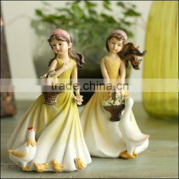 custome made Rural style resin toys, plastic resin girls with chicken, custom made Rural style resin toys girl