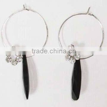 Fashion earring with black pendant