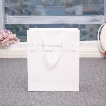 Custom white packaging print paper gift bag