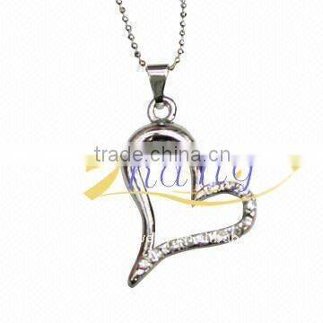 Crystal heart shaped pendant necklace