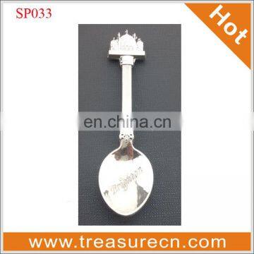 london souvenir spoon with acrylic box