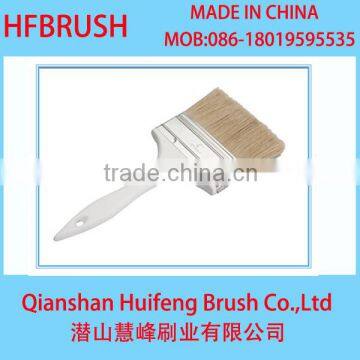 White bristle paint brush