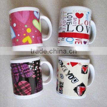 Mug with modern pattern