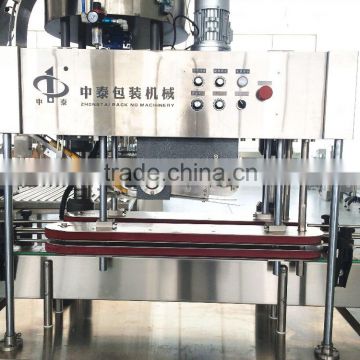 Full-automatic vertical lid presser for shapes of soy sauce,vinegar,vegetable oil