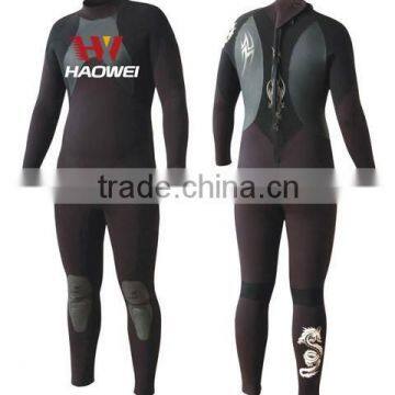 scuba diving suits with towelling fabric inside keep body warmly