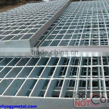 Heavy duty galvanized steel bridge gratings