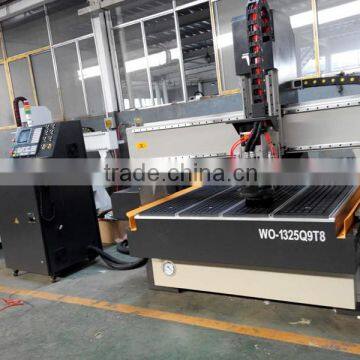 ATC woodworking cutting machine with eight tools holder and vacuum table
