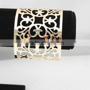 Trendy Gold Plated Iron Open End Cuff Hollow Flower Bangle Bracelets for Ladies photo-5