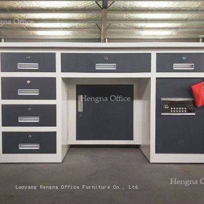 Современный стальной письменный стол - ESD469 | Встроенная сейфовая ячейка и трехступенчатые шкафчики с тихими выдвижными ящиками для безопасности в высококлассном домашнем офисе