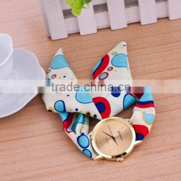 In Stock Geneva Perempuan Dots Kain Syal Band Circum Analog Pergelangan Kuarsa Menonton photo-2