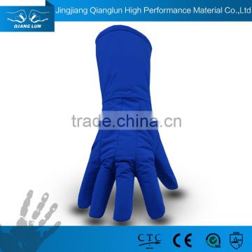 Extreme cold weather cryogenic freezer gloves