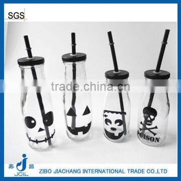 black skull head decorate glass bottle for juice or liquior with metal lid straw