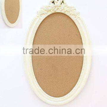Chic white oval shaped French style frame;