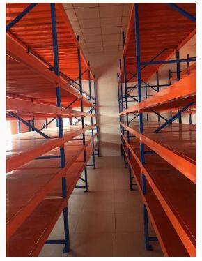 Estantería metálica ajustable sin tornillos de carga media y estantes para almacenamiento en depósito. Estantería metálica de carga media.