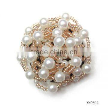 2014Beatiful pearl beads flower brooch for wedding invitations