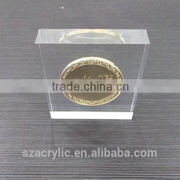 Acrylic coin embedded block