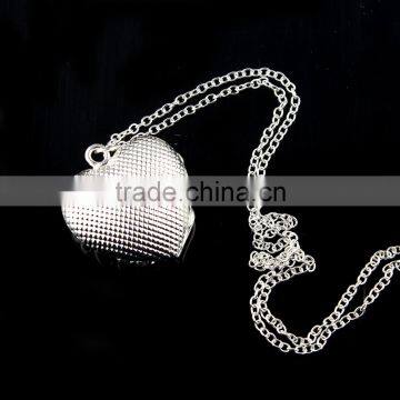 Silver Glowing Necklace Hollow Glow in the Dark Heart Pendant Luminous Necklace photo-2