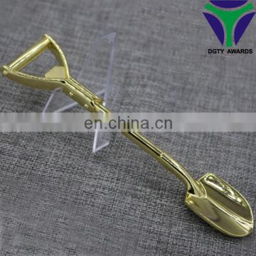 Alibaba China Small Zinc alloy Spade Gift Item Golden Shovel