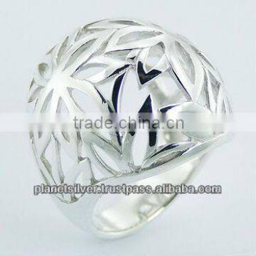 Delicate Ajoure Flowers 925 Silver Striking Designer Ring