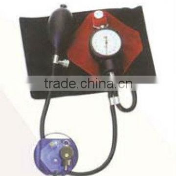 Button type aneroid sphygmomanometer