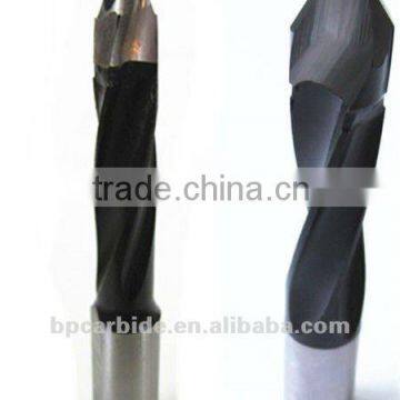 Longer lifespan through hole V point boring wood drill bits