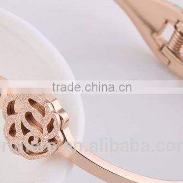 Fashion 18k Rose Gold Zircon Bracelet Beautiful Camellias Titanium Bangle Jewelry photo-4
