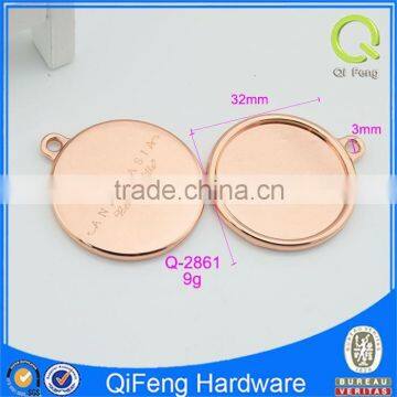 Q-2861 Metal Logo Tag for Bags Red Anti Color Beautiful Round Shape