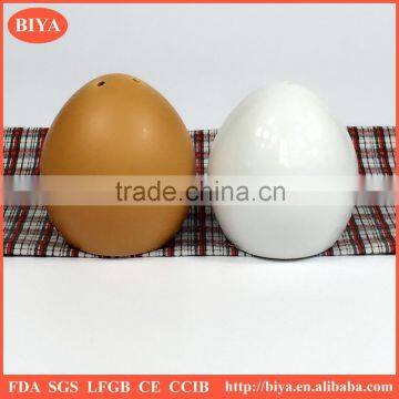 Ceramic egg shaker salt and pepper shaker set