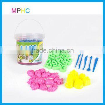 Non-toxic safe play color sand 1500g with various shapes moulds in Plastic Tup bucket gift set