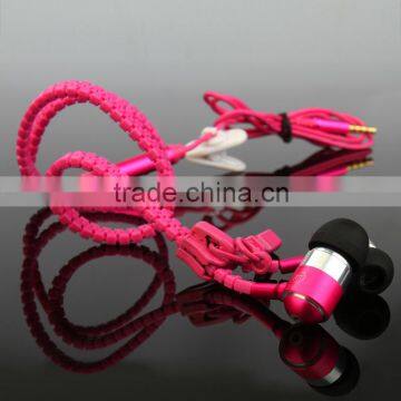 CE&ROHS custom logo printed glowing zipper earphone with mic