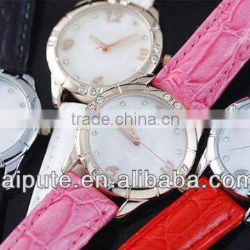 2013 top colorful fashion high quality round case diamond white wirst watch