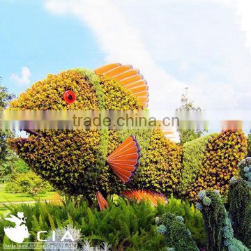 Fabulous fake flowered topiary statue fish topiary for theme park landscaping