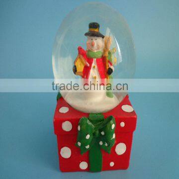 Polyresin Material and Water Globe Craft for Christamas Home Decoration
