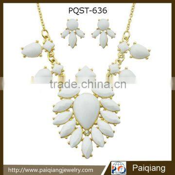 Wholesale stylish fresh white diamond necklace jewelry set