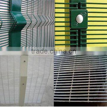 358 Anti Climb Military Prison Airport Bend Welded Mesh Security Fence photo-3