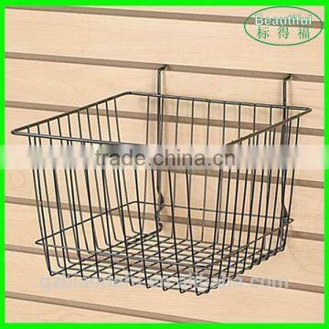 Metal hanging basket for Slatwall